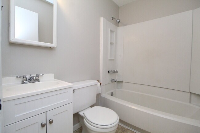 Building Photo - Spacious Bellview 2BR/1.5BA Duplex with Large New Front Deck, Fenced Backyard & Covered 2-Car Car...