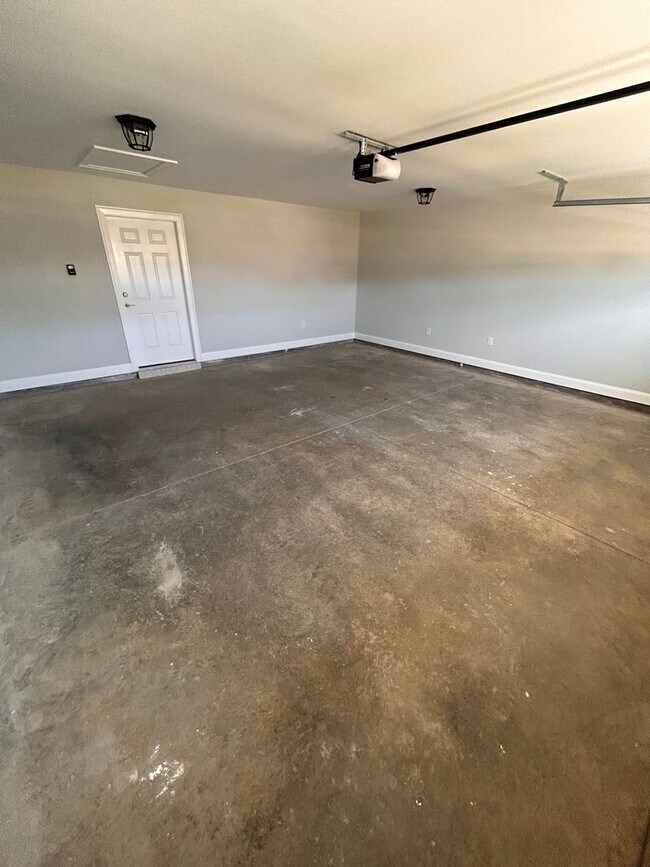 Building Photo - 101 Hunters Hill Wy
