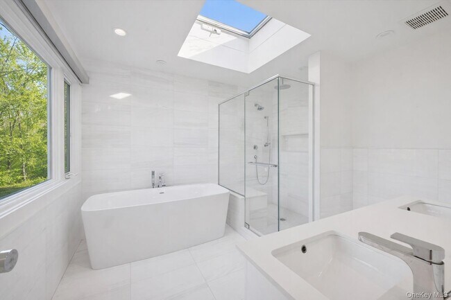 Building Photo - 3 Southwood Ln