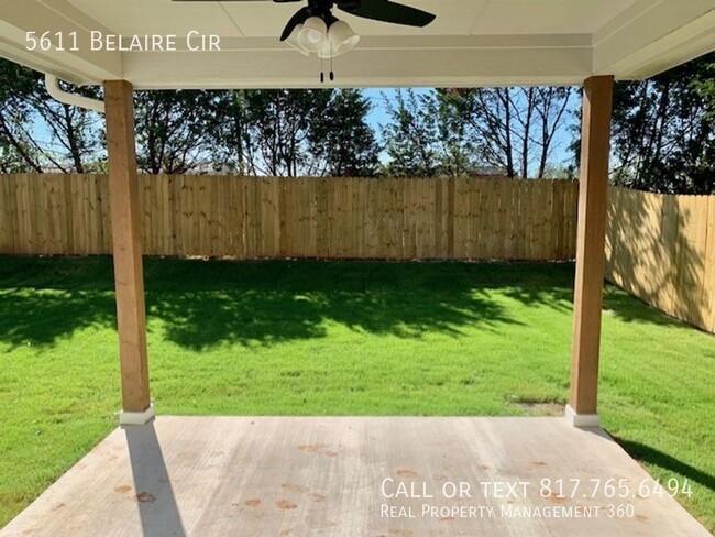 Building Photo - 5611 Belaire Cir