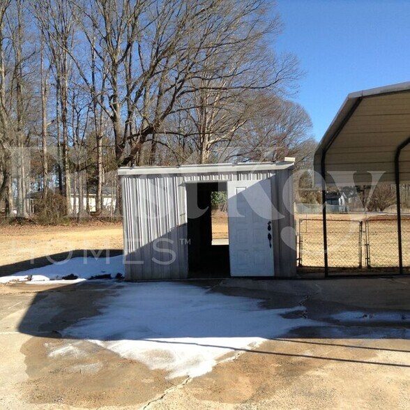Building Photo - 4020 Matthews-Mint Hill Rd