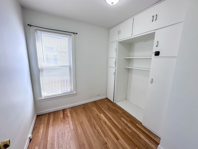 Building Photo - 703 Spencer St NE