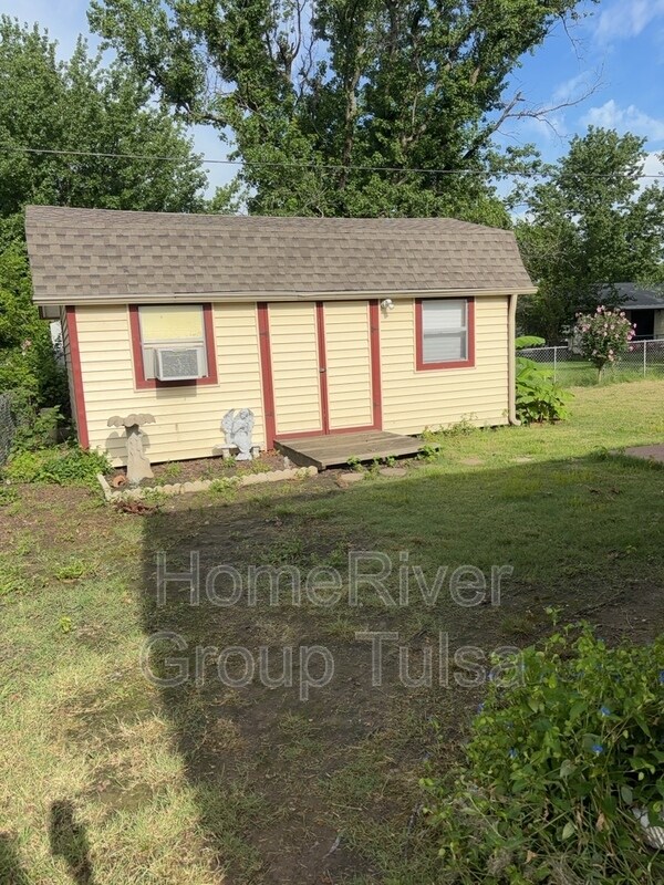 Building Photo - 1814 S Ash Pl