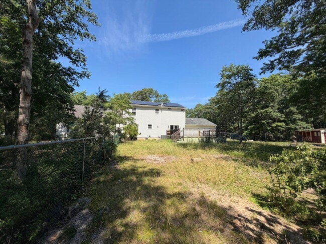 Building Photo - 4BR Colonial with Garage and Large Lot