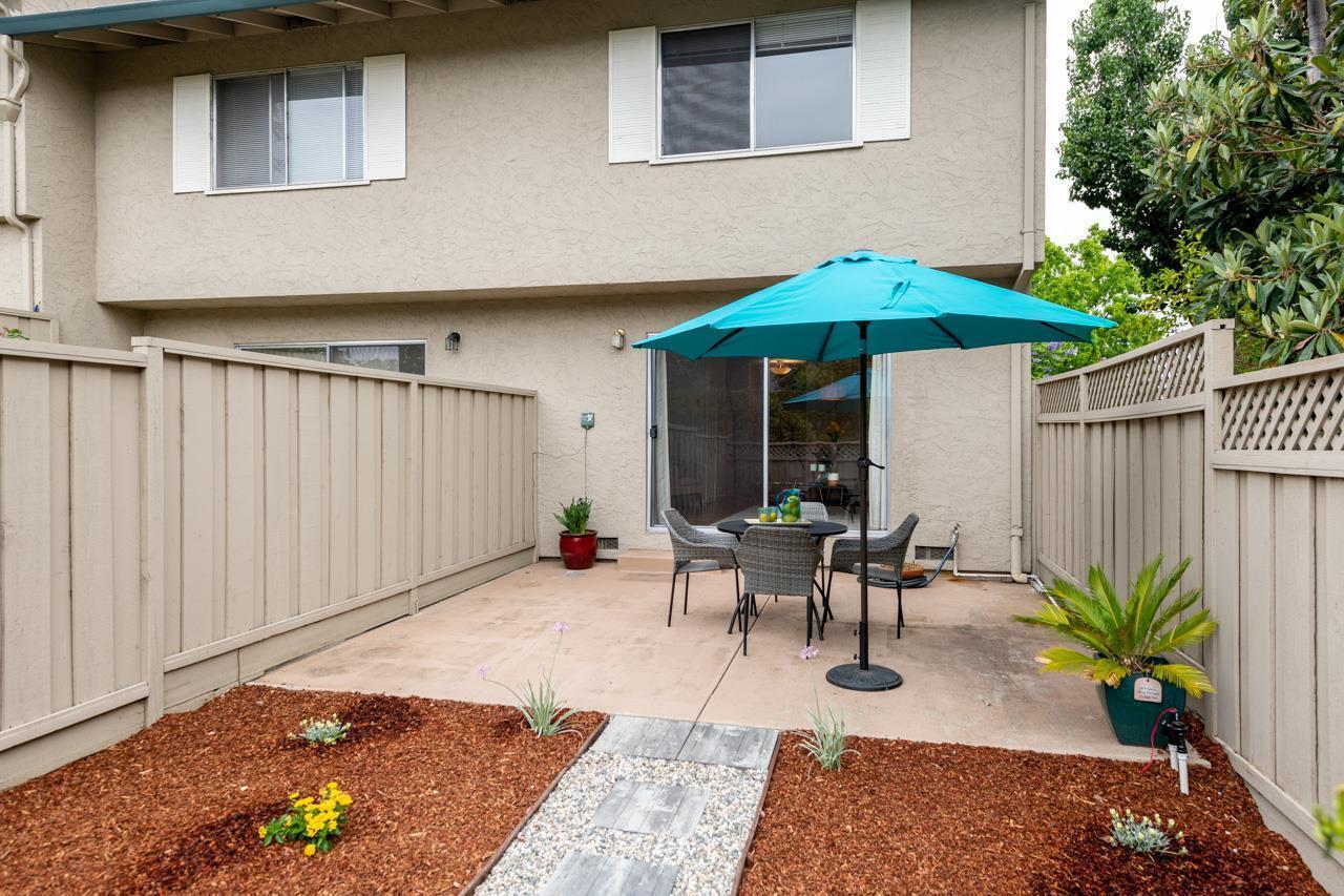 Building Photo - 7130 Rainbow Dr