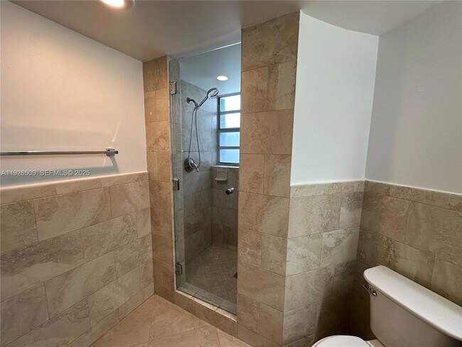 Building Photo - 2651 SE 19th Ct