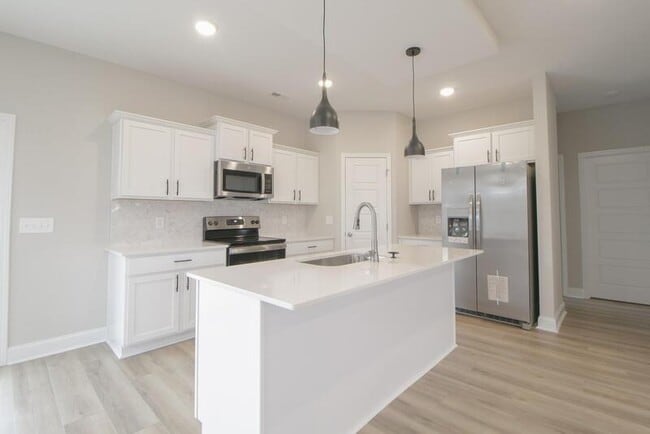 Building Photo - 485 Herman Dr