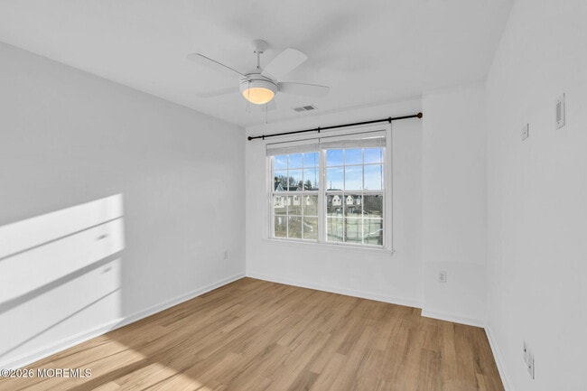 Building Photo - 40 Thistledown St