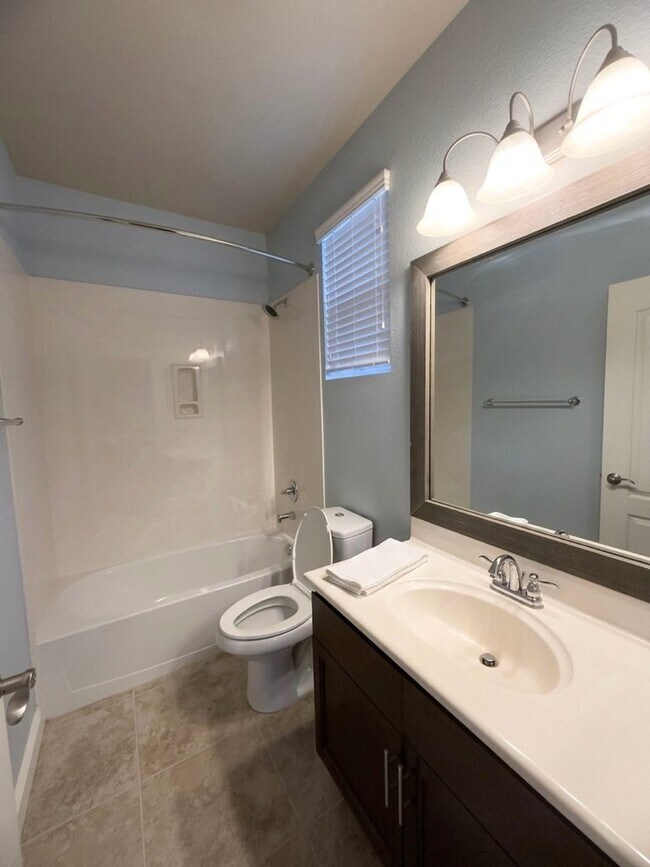 Building Photo - 233 Vanney Ct