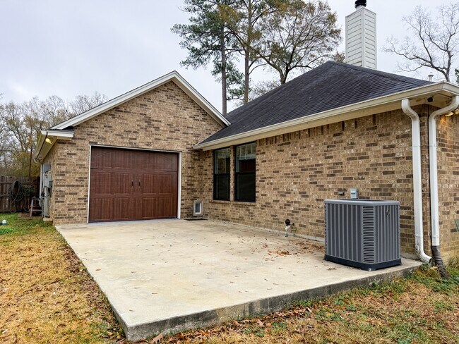 Building Photo - 12250 Charlotte Dr