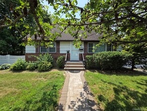 Building Photo - 5 Denton Pl