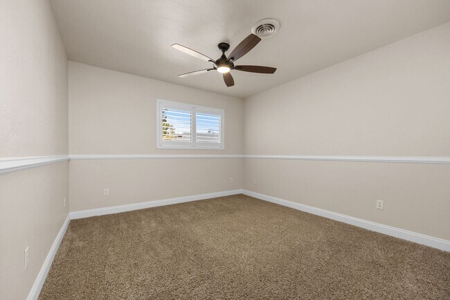 Building Photo - 605 N El Rio Dr