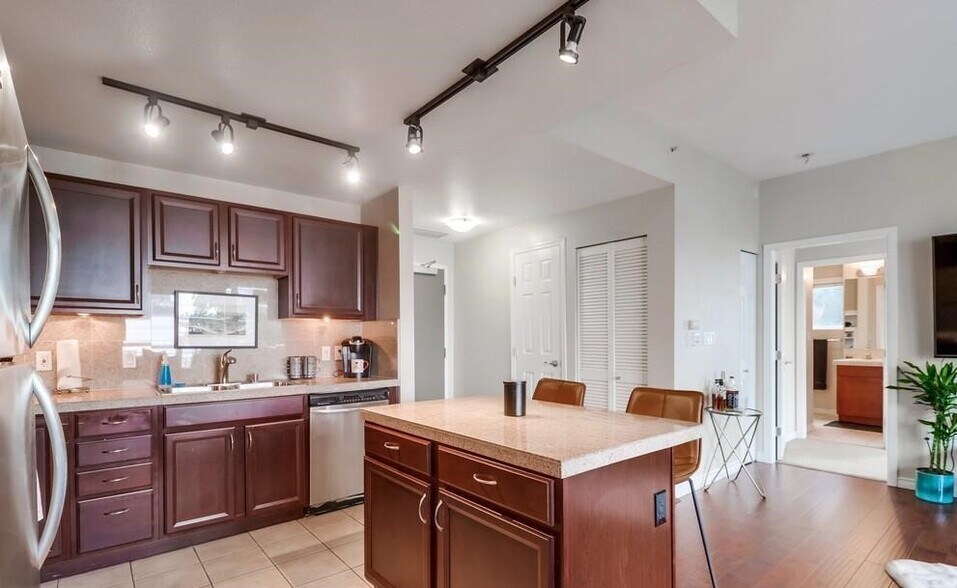 Building Photo - 1240 India St