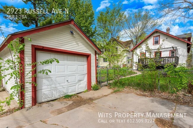 Building Photo - Beautiful 5 Bedroom Home