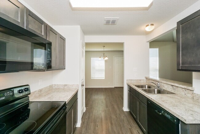 Building Photo - 2303 Applewhite Mdw