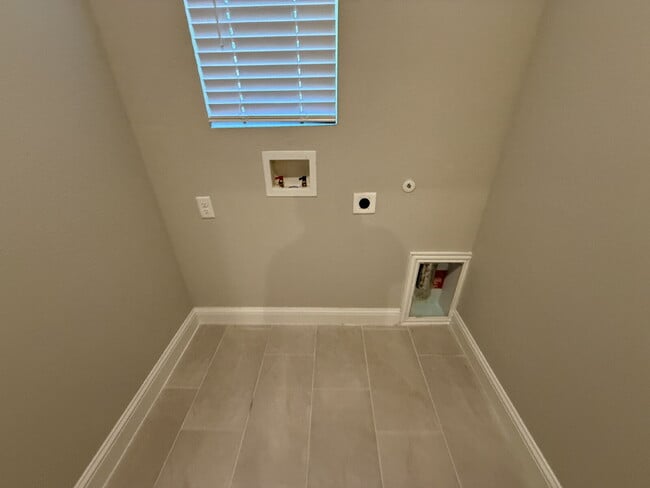 Building Photo - 3215 Sedge Grass Dr