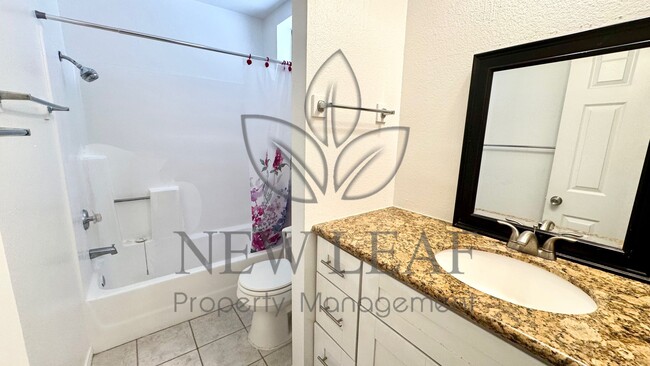 Building Photo - 3733 S Country Oaks Loop