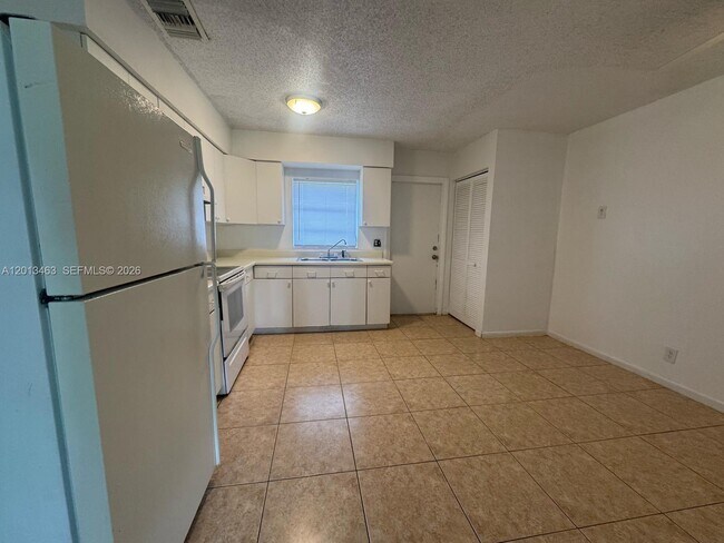 Building Photo - 1480 NW 19th Ct