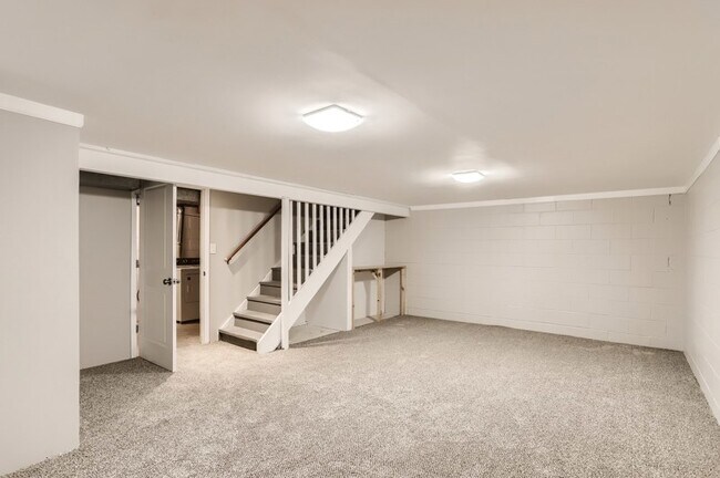 Building Photo - 3399 Emerald Dr