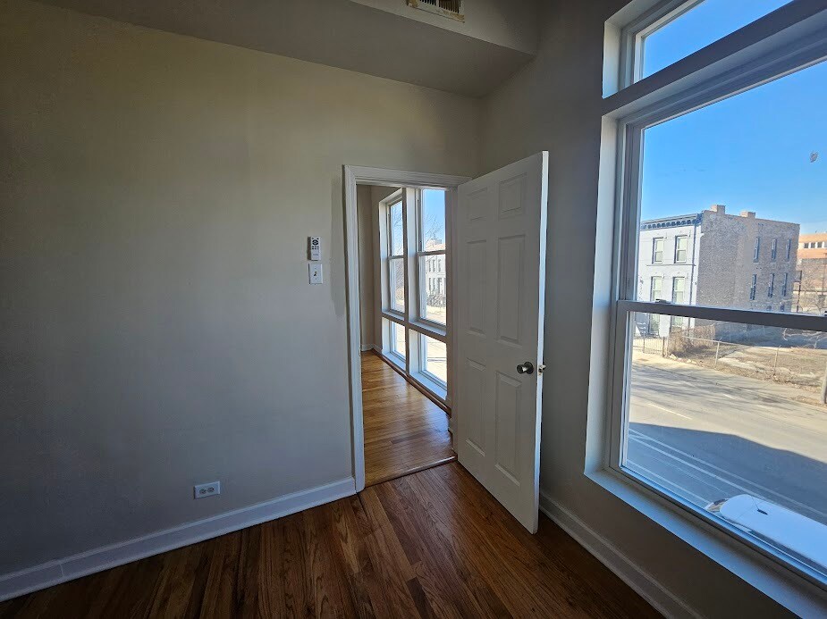 Northeast Bedroom - 2417 W Warren Blvd
