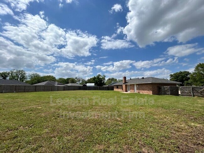 Building Photo - 5410 Mary Dr