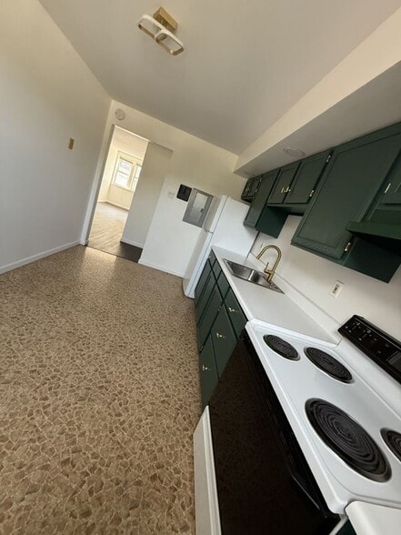 Building Photo - 132 E Main St