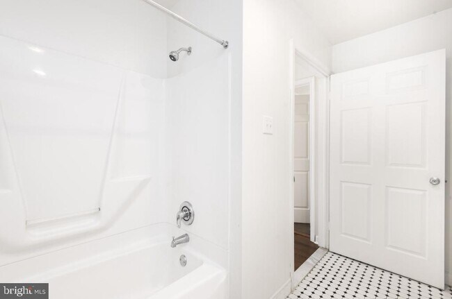 Building Photo - 1220 Sansom St