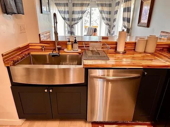 Building Photo - 4 Ulverston Dr