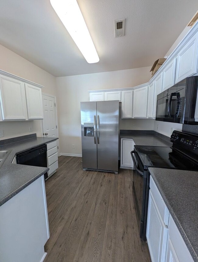 Building Photo - End Unit Townhome!  Over 1500 Sq Ft!  Harr...