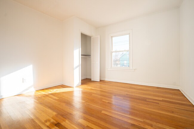 Building Photo - 107 Columbia St