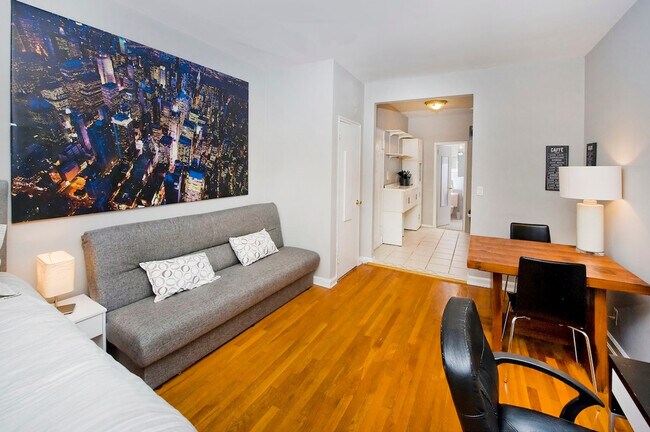 Primary Photo - 1574 2nd Ave