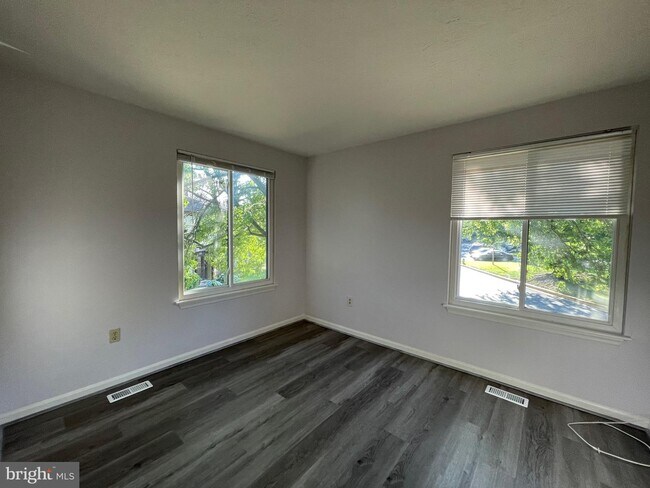 Building Photo - 7233 Mill Creek Ct
