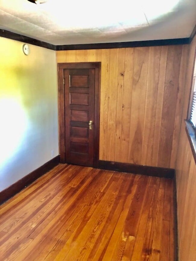 Building Photo - Charming Completely Remodeled Home!