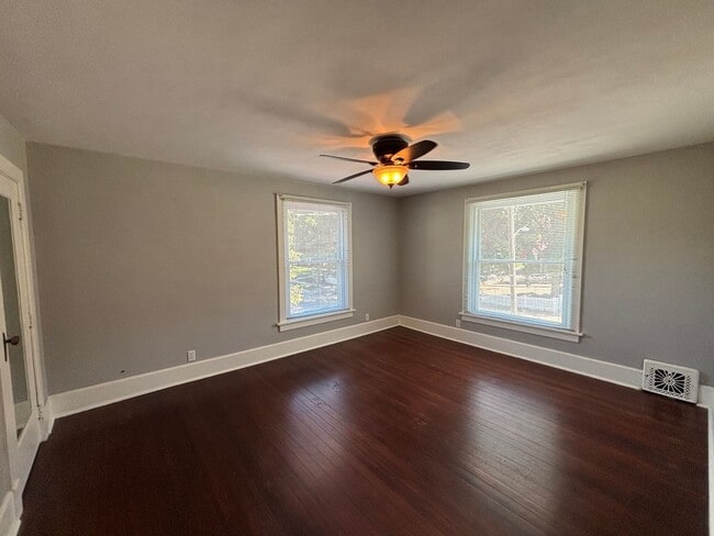 Building Photo - Newly Renovated 3 Bedroom on Park Avenue