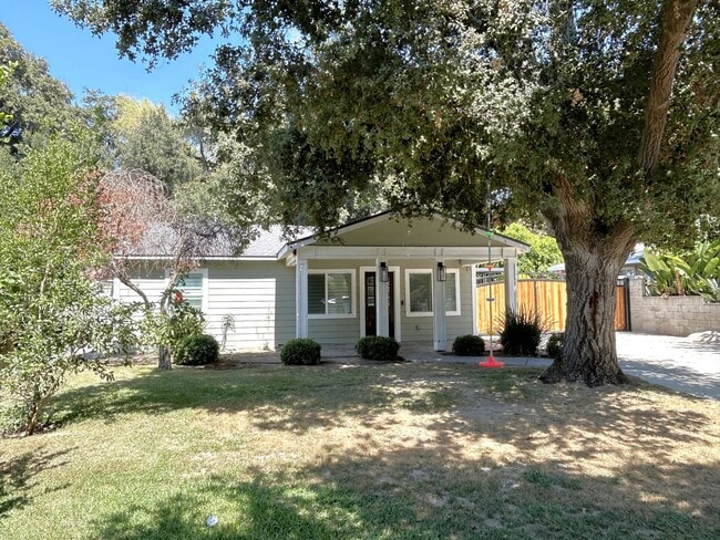 Building Photo - 247 W Woodland Oaks Dr