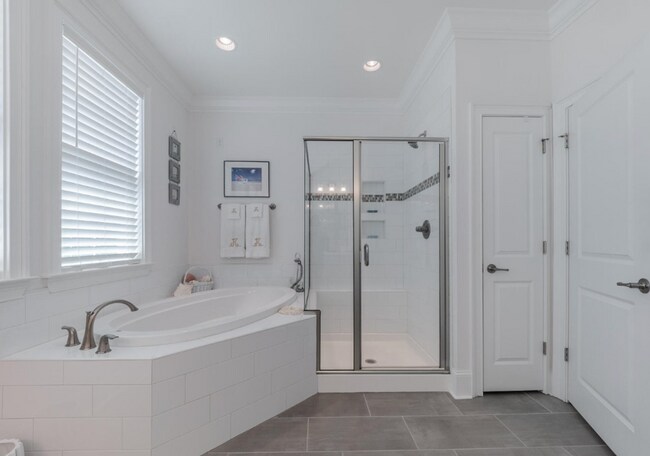 Building Photo - LANDFALL - 4 bed | 3.5 bath modern home