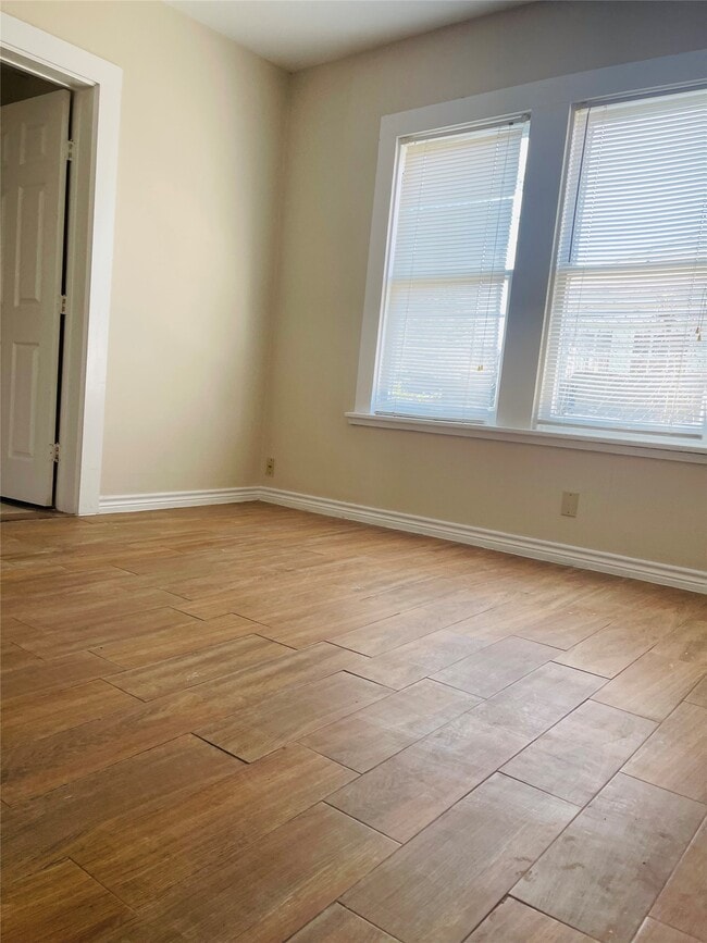 Building Photo - 2422 Eagle St