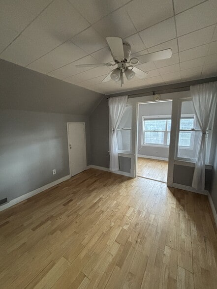 Master Bedroom - 2428 N Dakota St