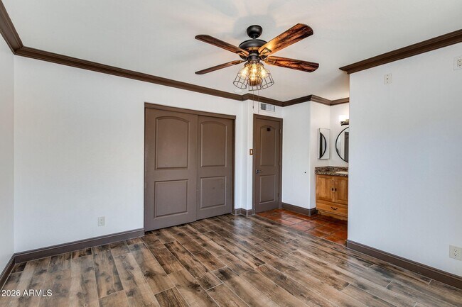 Building Photo - 2429 E Dahlia Dr