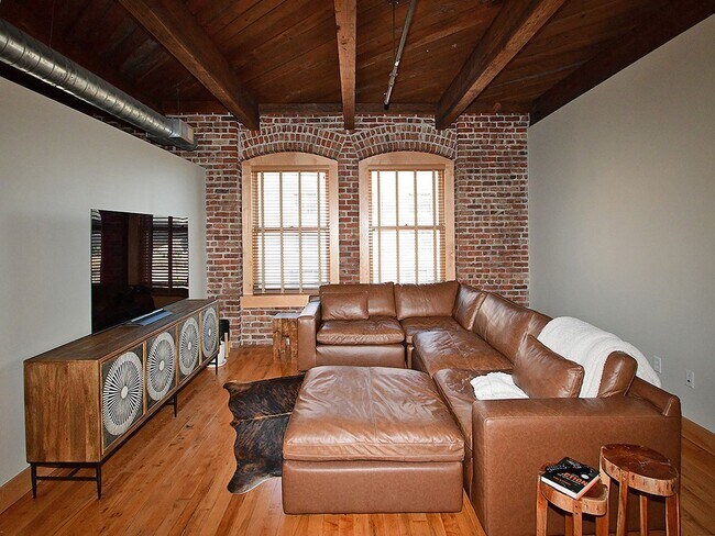 Building Photo - Beebe Runyan