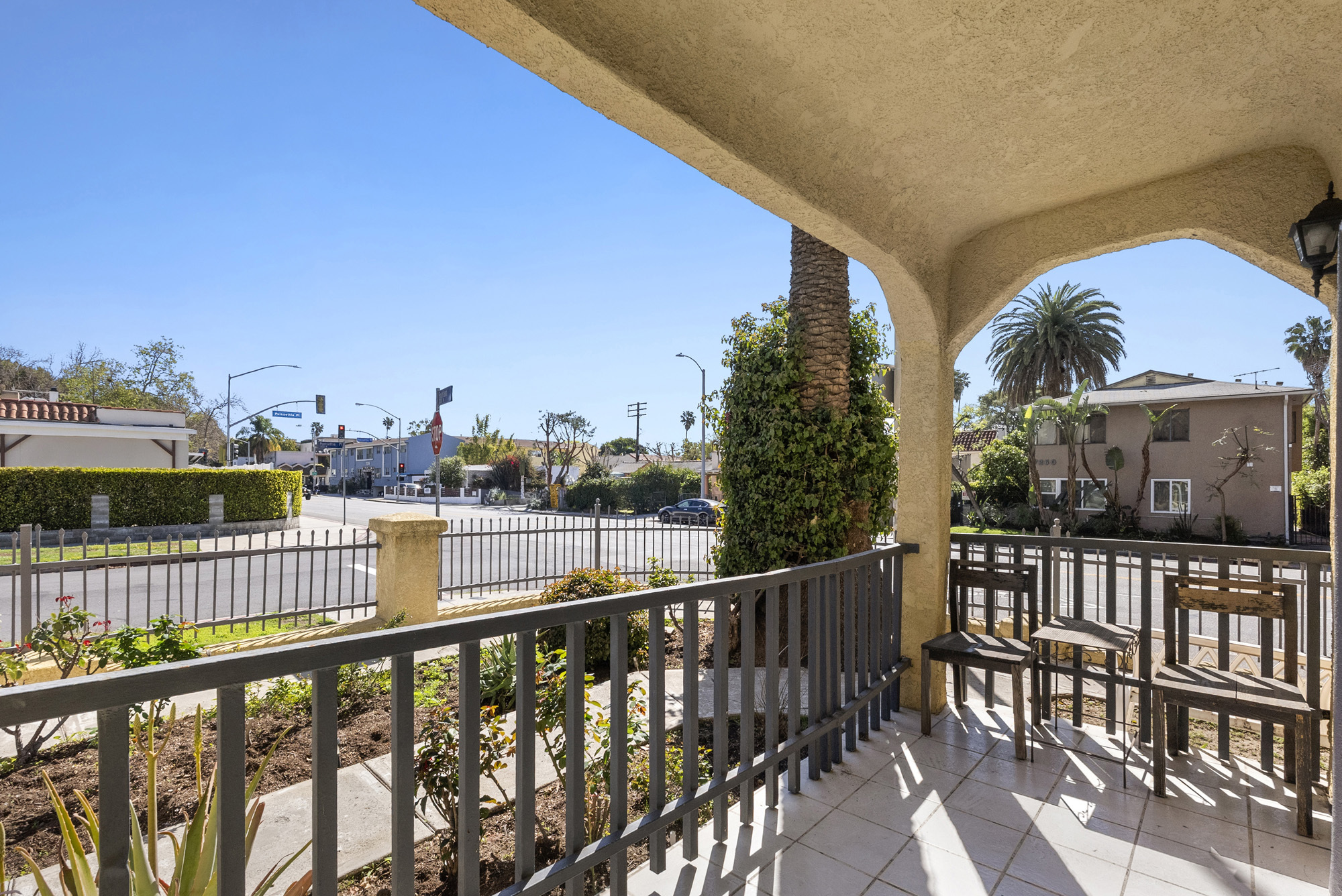 Building Photo - 1301 N Poinsettia Pl