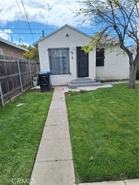 Building Photo - 716 W 75th St