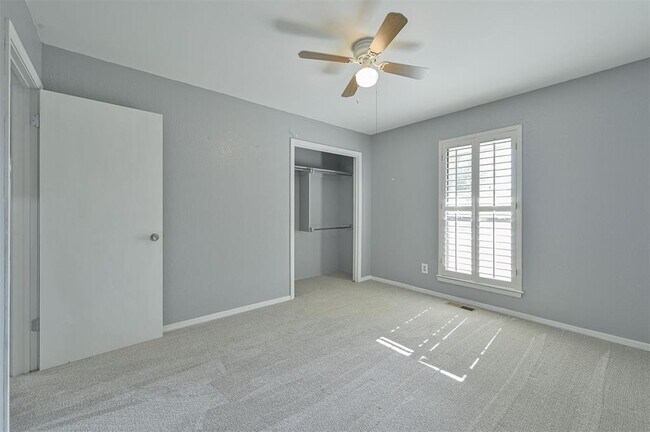 Building Photo - 8720 Raven Ave