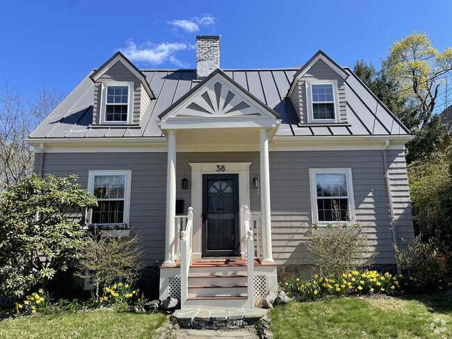 Building Photo - 38 Delano Park