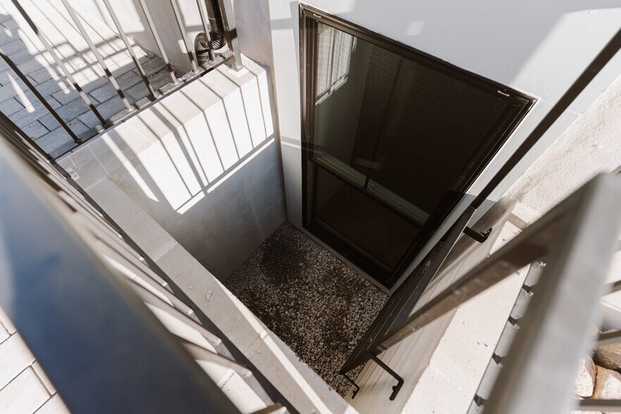 Building Photo - 5 Thurston St