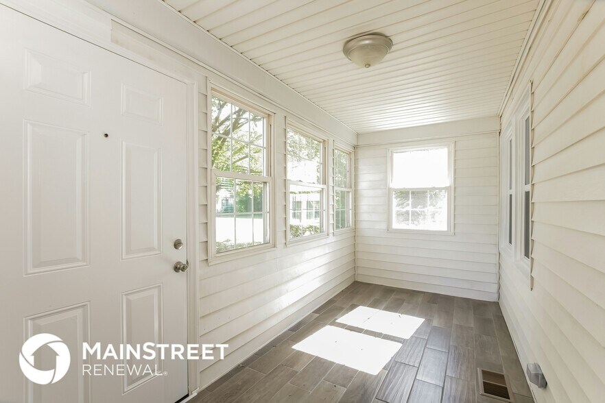 Building Photo - 3017 Dogwood Ave