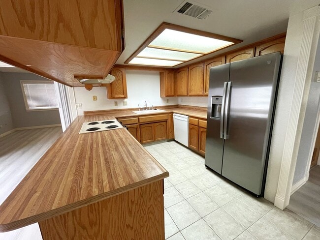 Building Photo - The "Staycation" Vibe