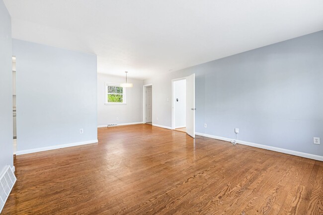 Building Photo - 3-Bedroom West Asheville Ranch with Bonus ...
