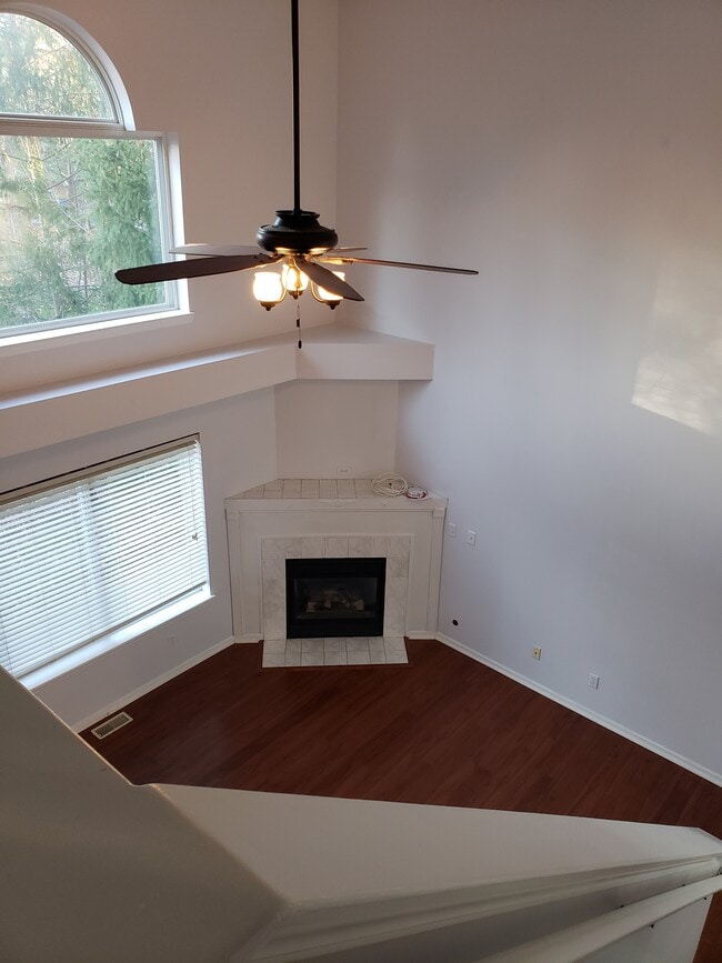 Building Photo - 3910 Old Elm Dr SE