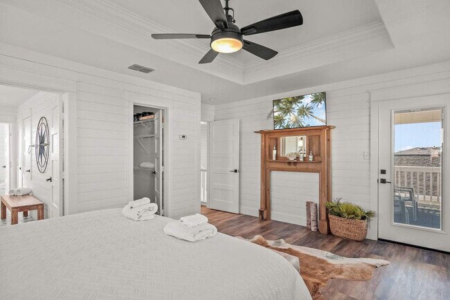 Building Photo - 707 Parkplace-SI ID1036727P